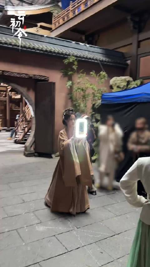 虞书欣云初令拍摄花絮更新