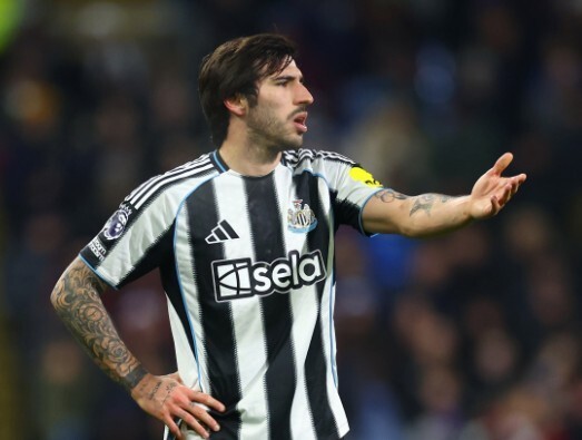 托纳利本赛季英超25次射门还未取得进球，同期英超排名第一