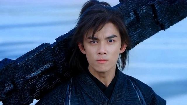 吴磊脸被烫伤，粉丝暖心关怀，吴磊回应：小伤无碍，感谢大家关心