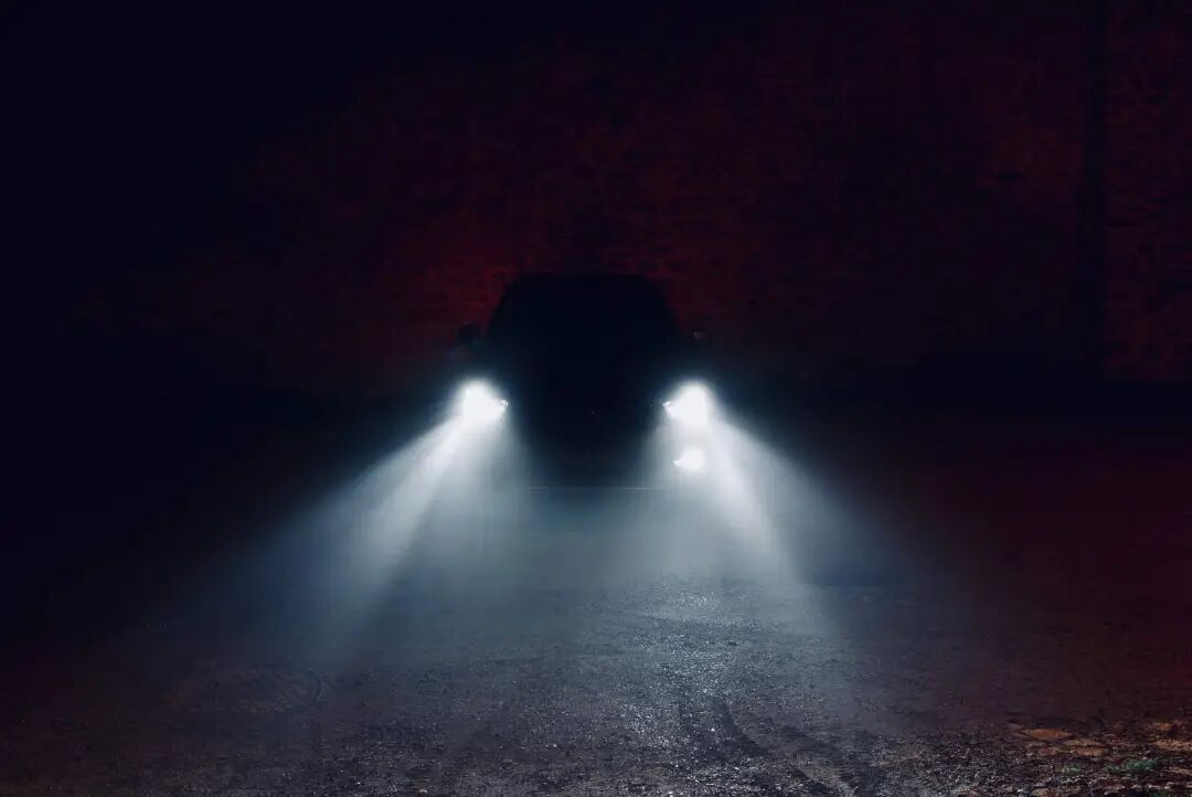 领克一场“关灯”事故后，多个汽车品牌车主开始“车机体检” | 电厂