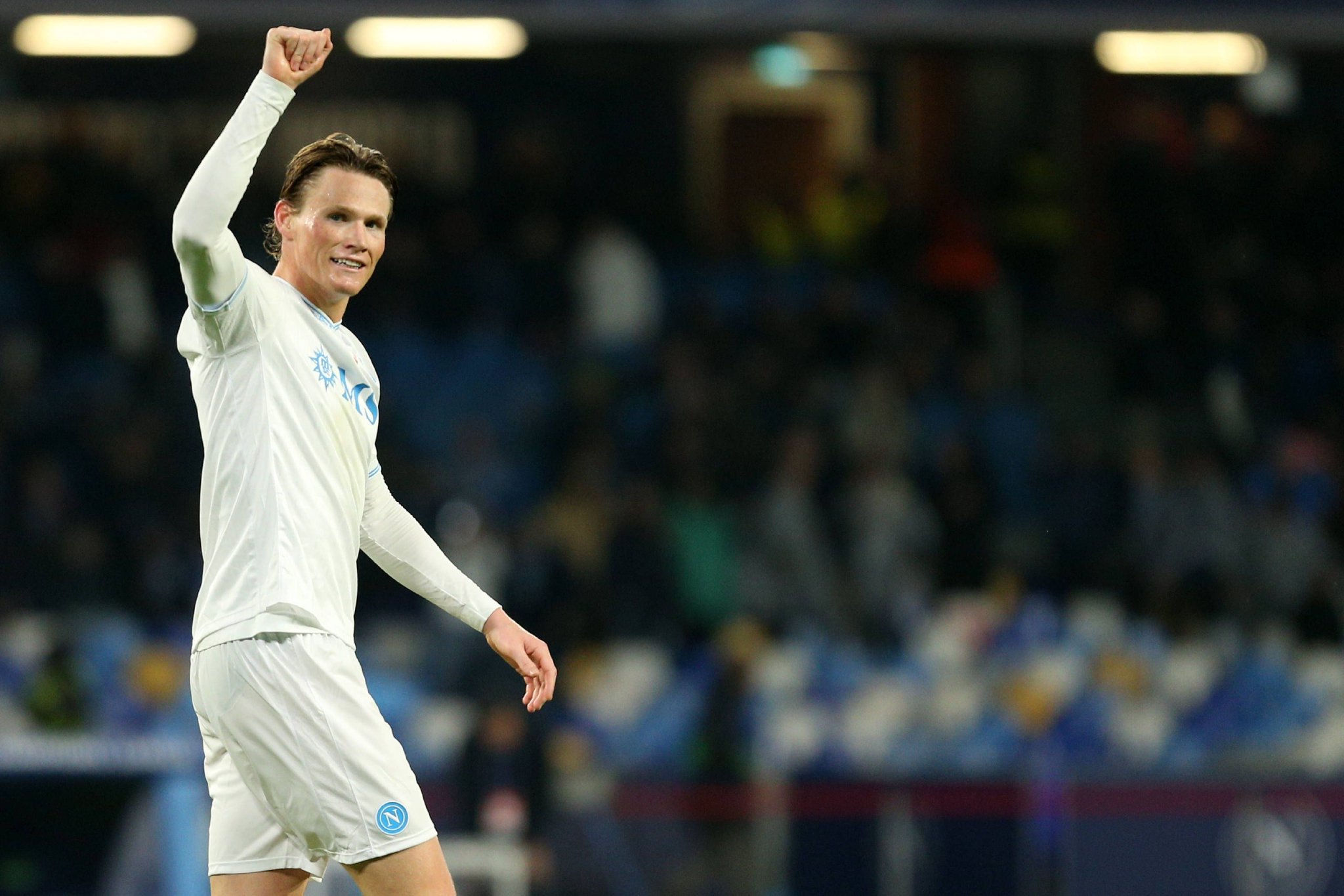 斯基拉:那不勒斯接近续约麦克托米奈至2030年,球员将获加薪