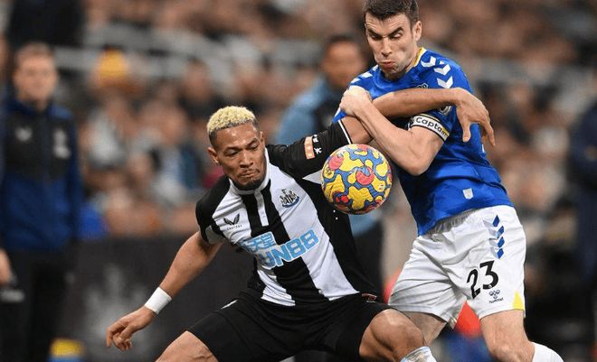 纽卡对战埃弗顿，胜者提升排名，败者位置下滑