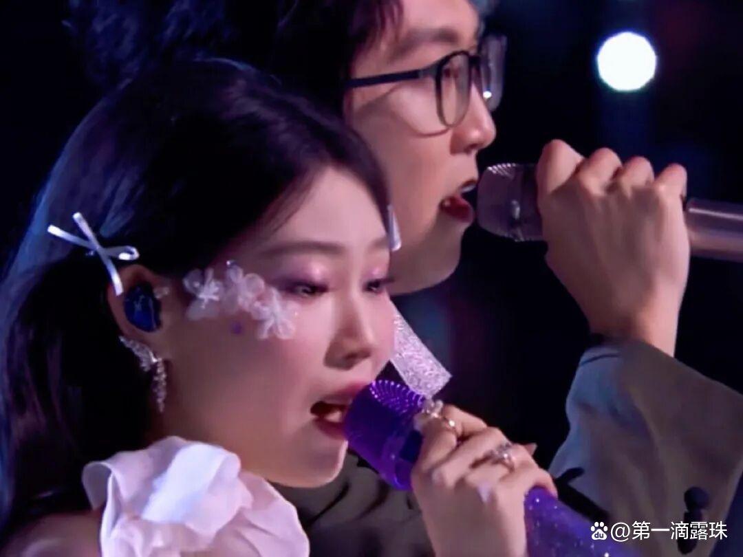 2026跨年晚会跑调名场面!沈佳润带偏毛不易,筷子兄弟唱哭青春却忘词