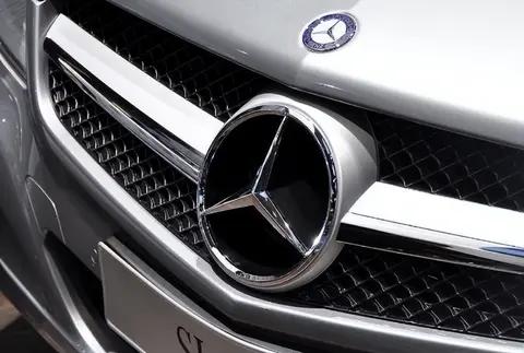 新车提车仪式感:品牌专属祝福语，豪华车讲传承，国产车玩情怀