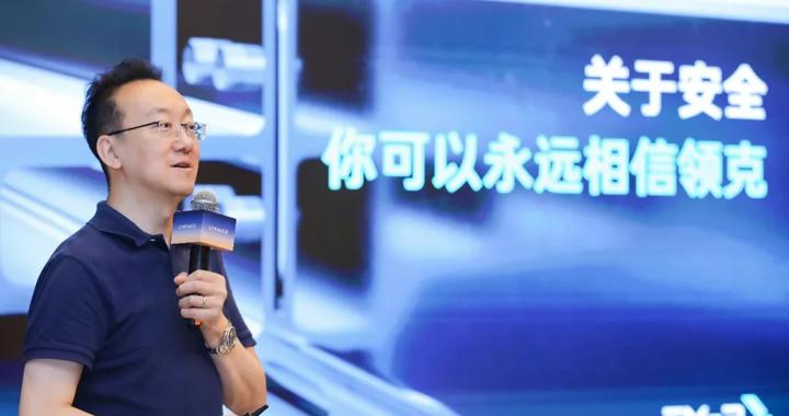 领克汽车高速事故引关注，穆军致歉过后谁该担责？