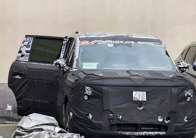 小米YU9路试谍照曝光，保时捷、法拉利后下一个致敬谁？