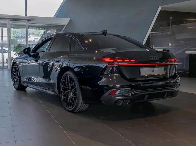 新一代奥迪A6，双大屏内饰搭配智能驾驶辅助系统，科技配置飙升