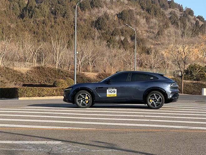 小米YU7无伪装测试谍照曝光，已开启大规模路测