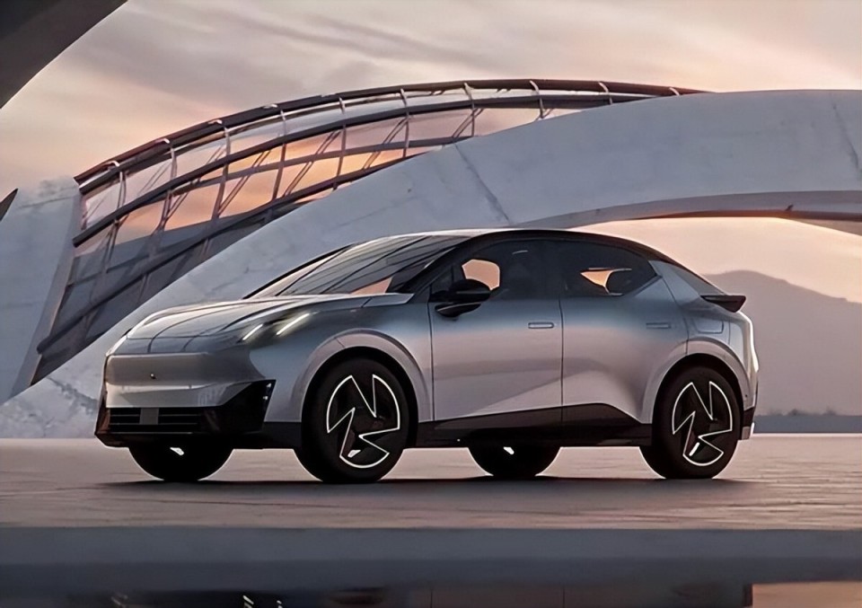 领克为高速“失明”紧急致歉，华为这点差别值得行业深思