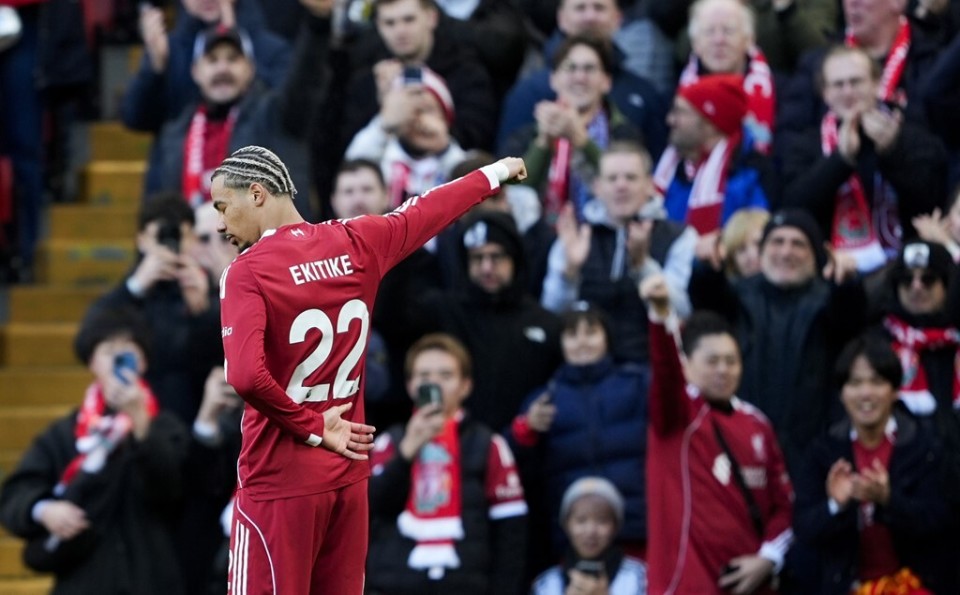 利物浦梦幻开局！埃基蒂克5分钟闪击，破28天球荒，竖拇指庆祝