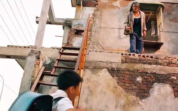 周星驰《长江七号》重映引热议，喜剧外壳下的父爱教育课