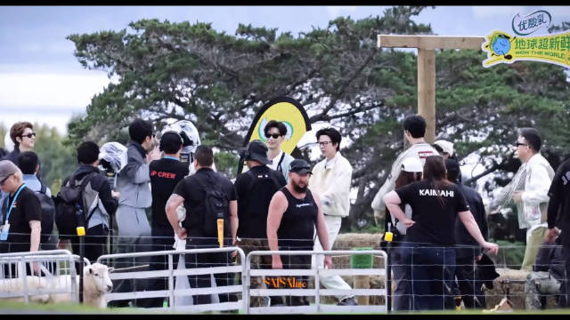 龚俊刘宇宁等明星围圈跳舞，陈星旭跳得最嗨