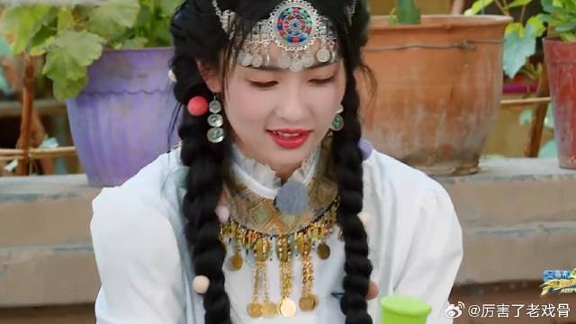 虞书欣太可爱了！白鹿给她打电话，她一脸兴奋：上跑男了！