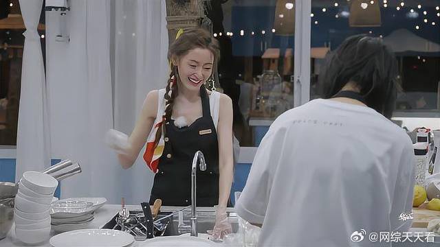 张天爱赵梦张俪大秀口才，互夸互损笑料百出！