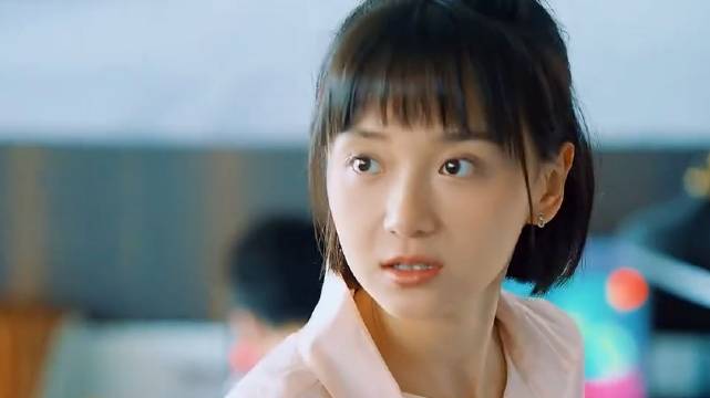 母亲省吃俭用买包赠女被疑假货