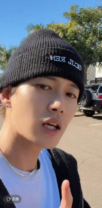 任嘉伦的边走边唱具体有哪些日常生活中的有趣片段？