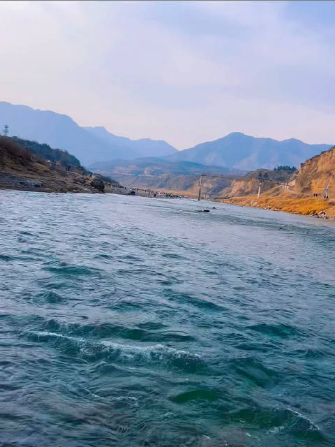 任嘉伦新歌《我们的故事》发布，歌词描绘逝去爱情