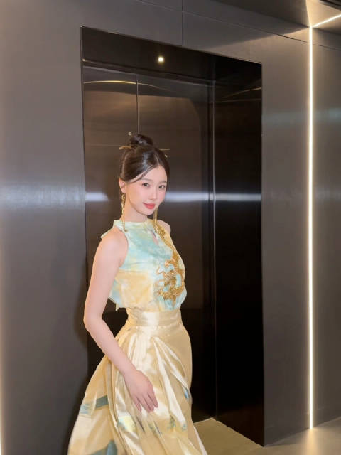 虞书欣发文春意盎然引粉丝共鸣