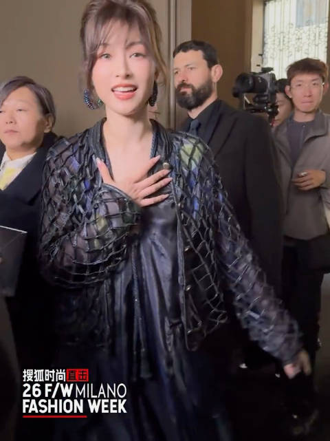 文咏珊米兰时装周深V造型惊艳全场