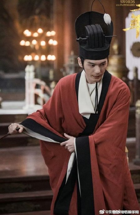 在当今流量为王的娱乐圈，白宇的演员之路对后辈有何启示意义？