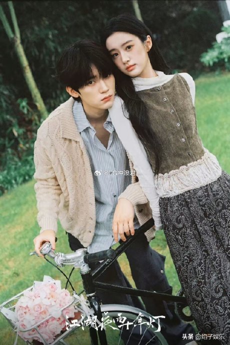 为什么周翊然和包上恩的双人互动会被观众称为‘视觉盛宴’和‘电子解压剂’？