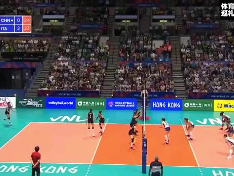 中意女排酣畅淋漓的一次对决，中国女排逆境爆发，李盈莹局末高光