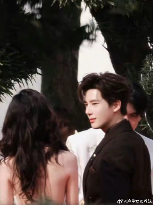 王安宇在《想把你和时间藏起来》中的季清和早期妆造具体被吐槽了哪些问题？