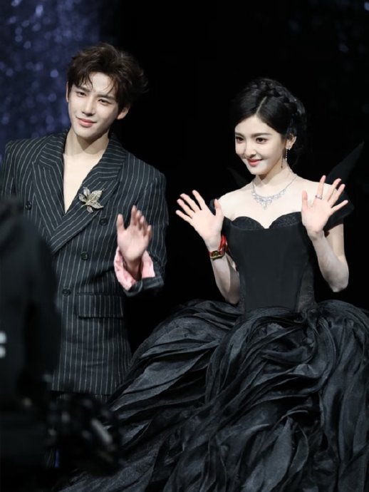 电视剧《想把你和时间藏起来》中王安宇饰演的季清和是什么角色？