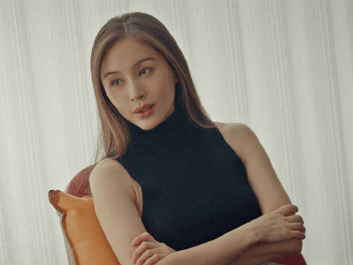 王子文在新剧《玫瑰丛生》中饰演的角色有哪些独特魅力？