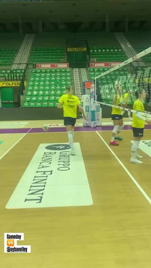 朱婷和队友备战今晚季后赛体育大拜年朱婷留洋第七季春节二创视频大赛