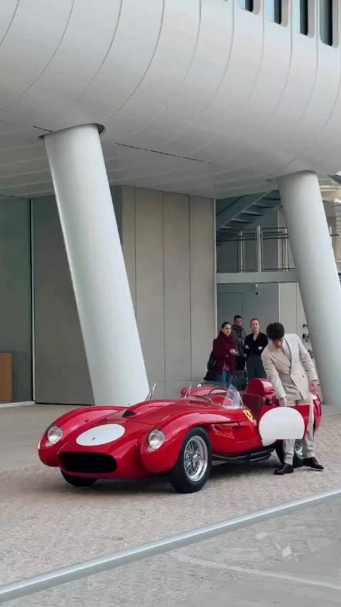 勒克莱尔与亚历山德拉摩纳哥大婚，法拉利250 TR作婚车