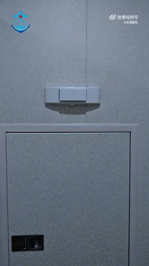 中美海军厕所对比，福特号维护不善致无法使用