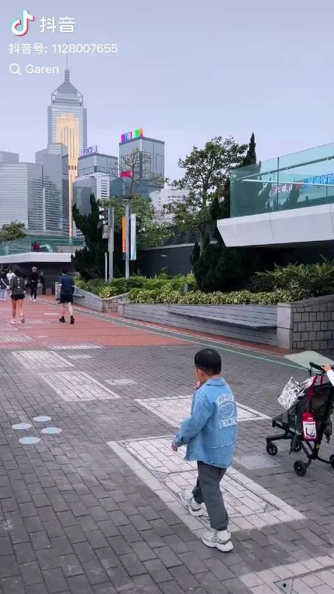 网友港岛偶遇跑步的发哥