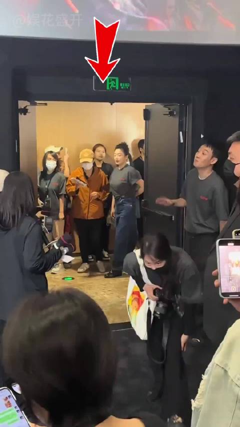 候场镜头暴露明星咖位，沈腾成龙待遇大不同，刘德华古天乐旗鼓相当