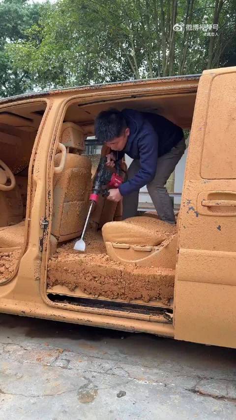 “博主3800买的报废商务车，花了一周让它满血复活”