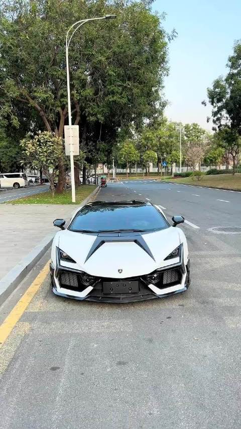 如果有人送你一辆兰博基尼，你叫TA什么？