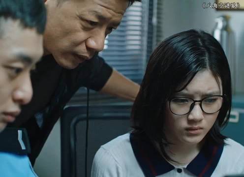 女孩遭老师长期跟踪，警方介入调查