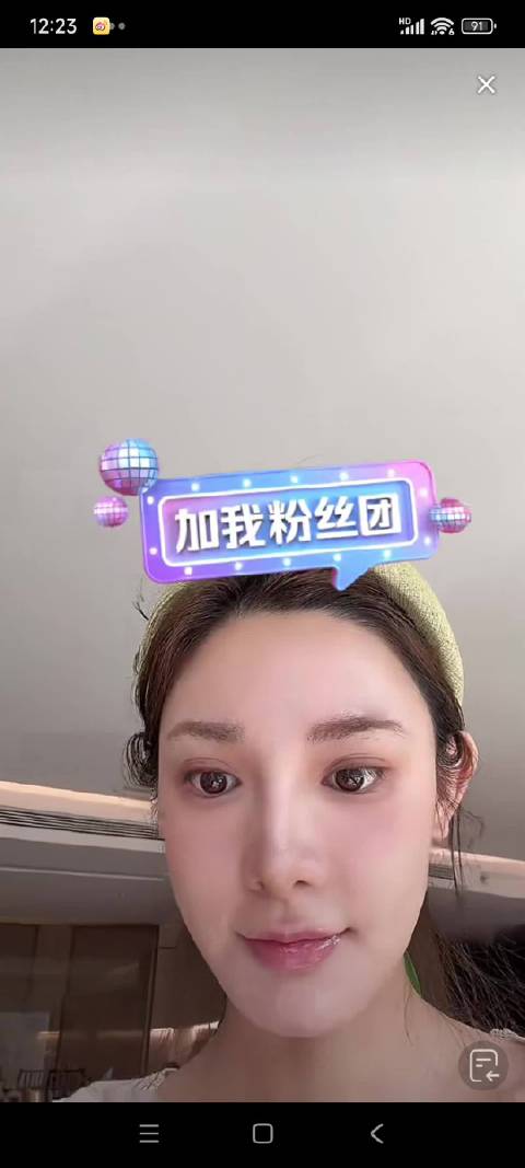 pxr 彭小苒明月苍茫 彭小苒直播时拍了她的猫猫，原来元旦这么高冷吗哈哈哈