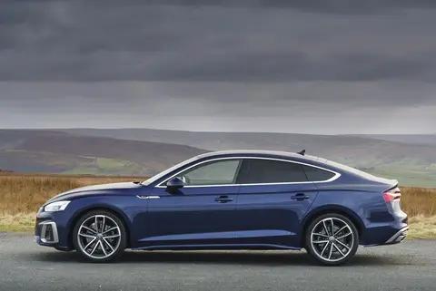 光影雕塑/三屏交互/双面性格 奥迪A5的沉浸式体验