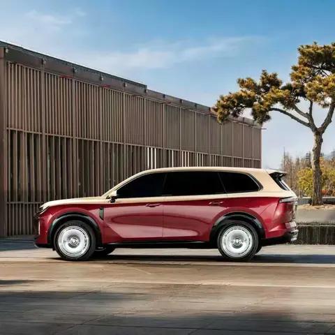 五菱华为联手放大招!华境S“炽焰鎏金”亮相!