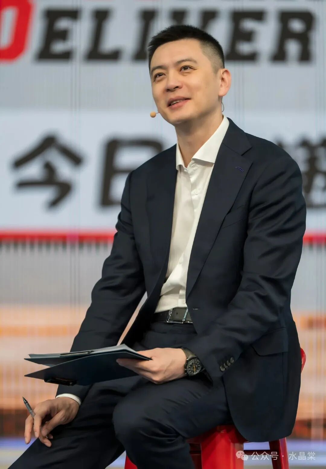 告别帅位的杨鸣,在解说席找回了笑容:热爱,从来都不会退场