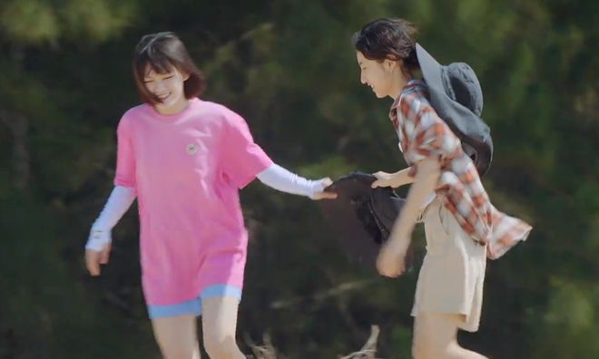 张子枫成“四小花旦”的社交达人：和欧阳娜娜、文淇都变成闺蜜