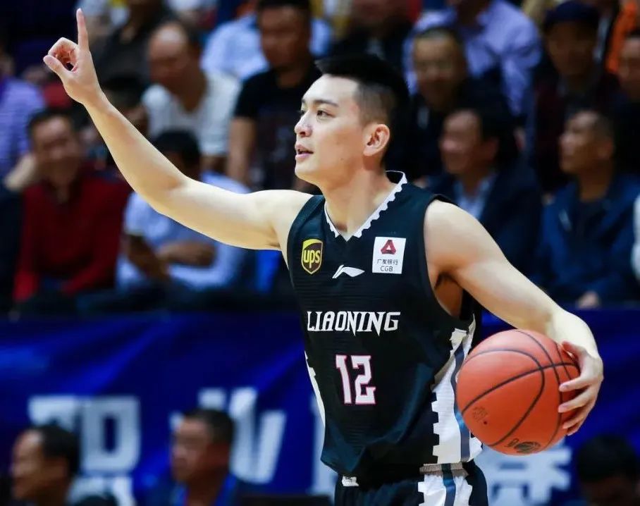 模范青年杨鸣辽宁篮球的守望者与开拓者