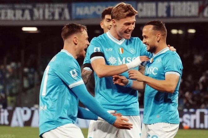 霍伊伦：为卢卡库取得进球感到高兴，他是我学习的榜样