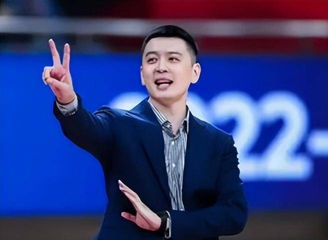 郭艾伦没想到！杨鸣辞职辽宁男篮不到24小时变身NBA解说员