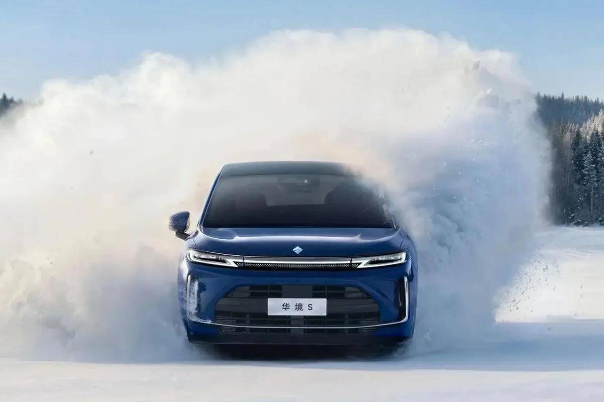 五菱华为联合打造!华境S炽焰鎏金官图发布,预计上半年上市_汽车