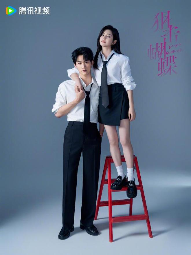 陈妍希晒与周柯宇合照，网友：忙事业了