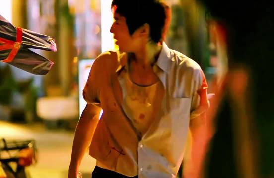 别同情他，他老婆是高圆圆