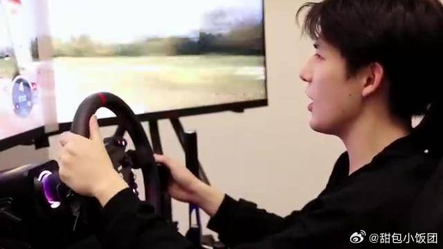 王安宇回忆与赛车模拟器初见vlog