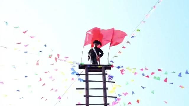 云南盈江傈僳族绝技上刀山惊艳亮相